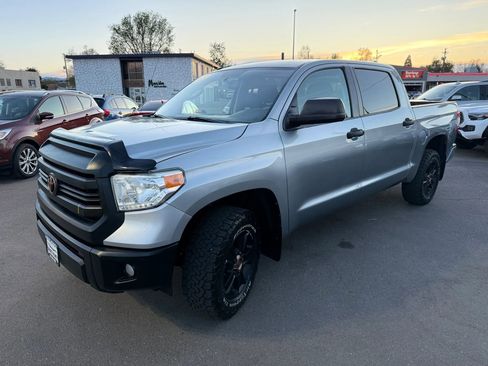Used 2017 Toyota Tundra SR5 w/ SR5 Upgrade Package AWD/4WD image 5