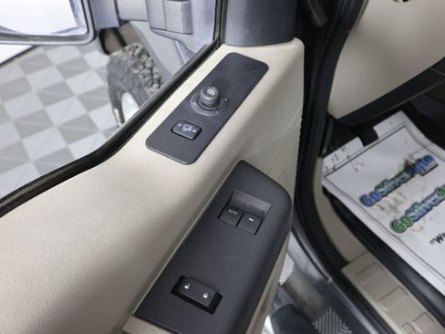 Used 2010 Ford F250 Lariat image 25