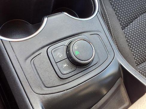 Used 2024 GMC Terrain SLE image 21