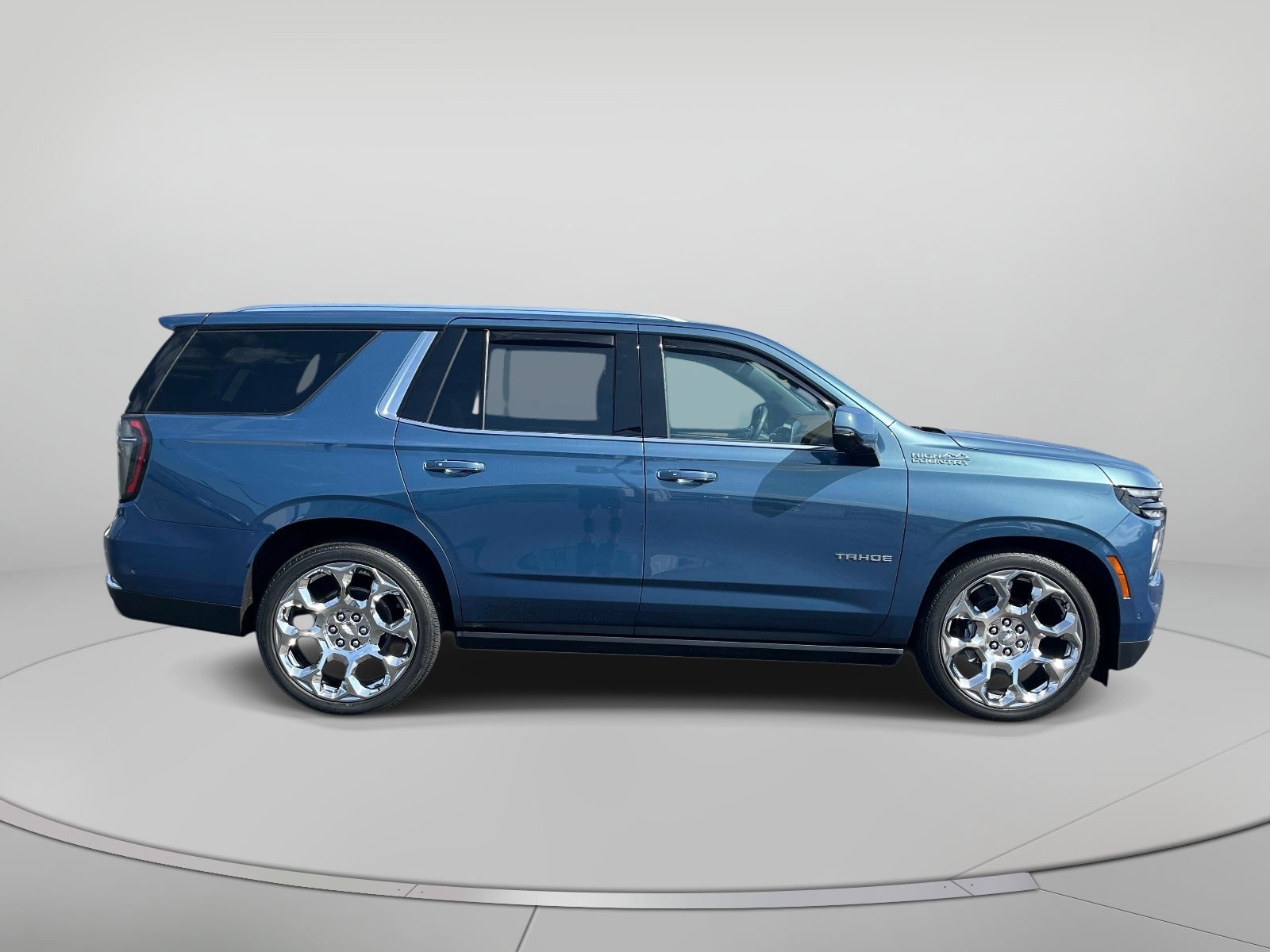 Used 2025 Chevrolet Tahoe High Country AWD/4WD image 2
