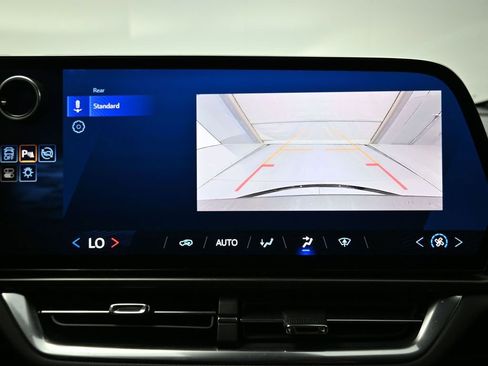 Used 2025 Chevrolet Equinox EV LT image 20