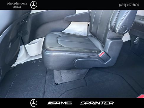 Used 2023 Chrysler Pacifica Touring-L FWD image 21