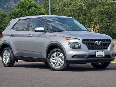 Used 2026 Hyundai Venue SE FWD image 1