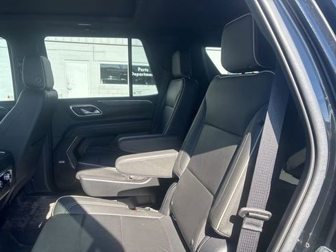 Used 2022 GMC Yukon SLT w/ SLT Premium Package image 7