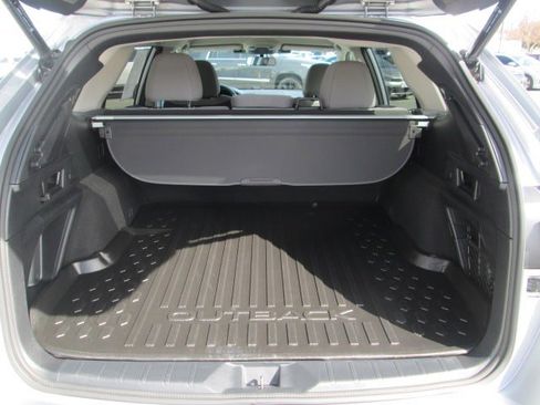 Used 2023 Subaru Outback Premium AWD/4WD image 12