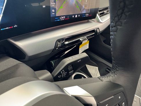 Used 2025 BMW X2 xDrive28i w/ Technology Package image 23