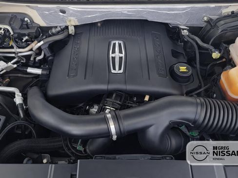 Used 2017 Lincoln Navigator Select AWD/4WD image 11