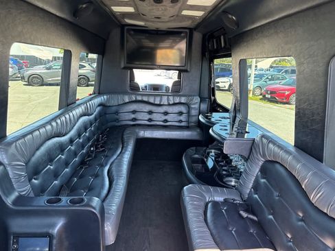 Used 2016 Mercedes-Benz Sprinter 2500 image 18