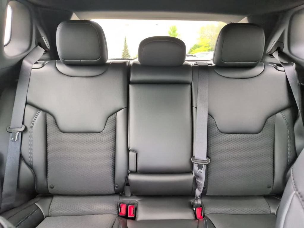 New 2026 Jeep Compass Latitude AWD/4WD image 29
