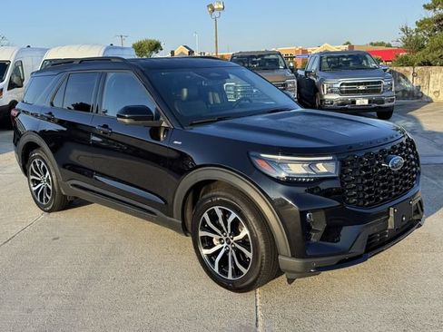 Certified 2025 Ford Explorer ST-Line w/ Premium Package RWD image 6