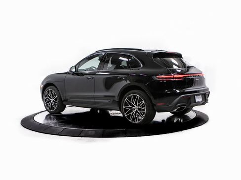 Certified 2025 Porsche Macan image 3