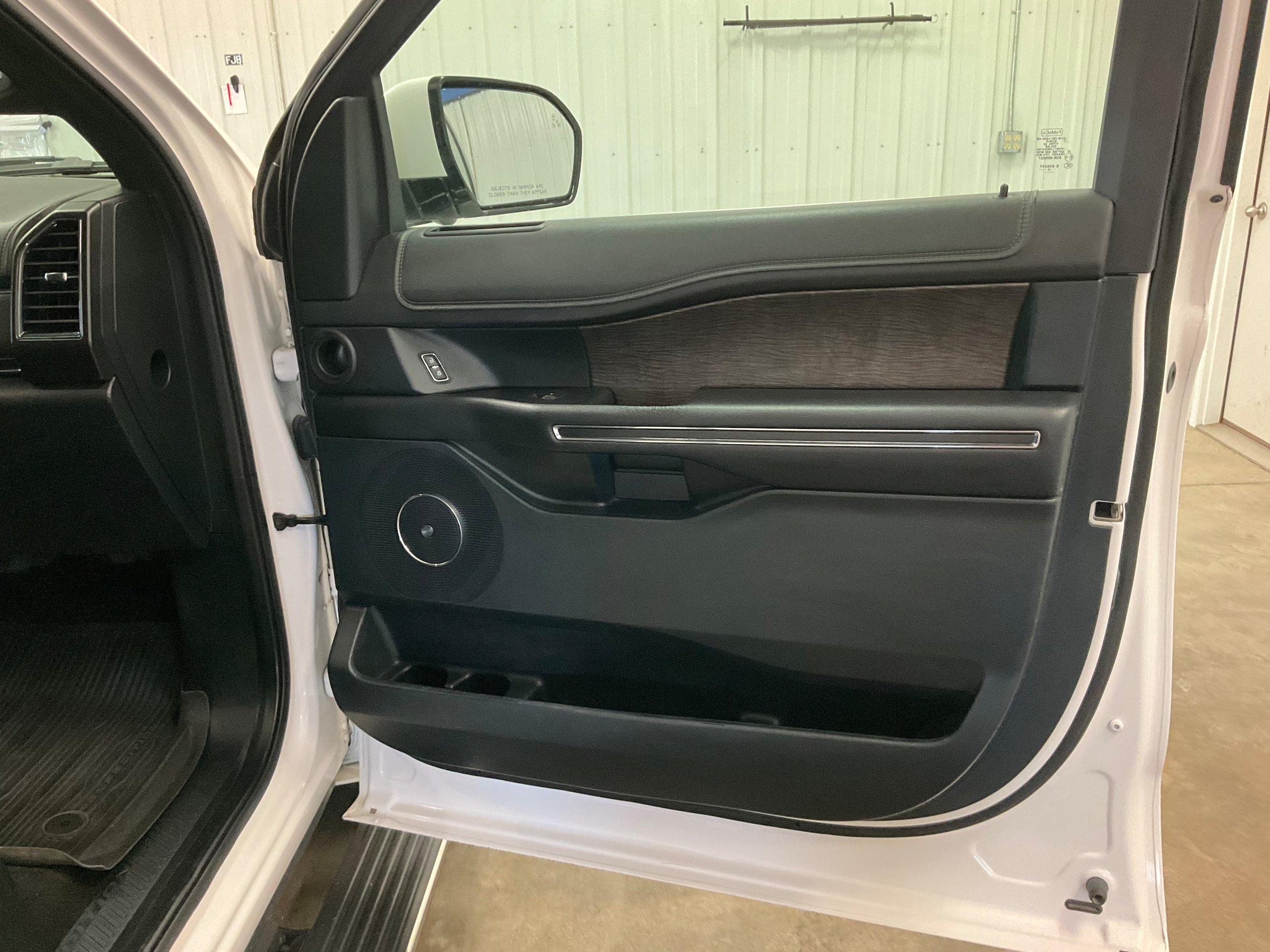 Used 2019 Ford Expedition Limited w/ Special Edition Package AWD/4WD image 31