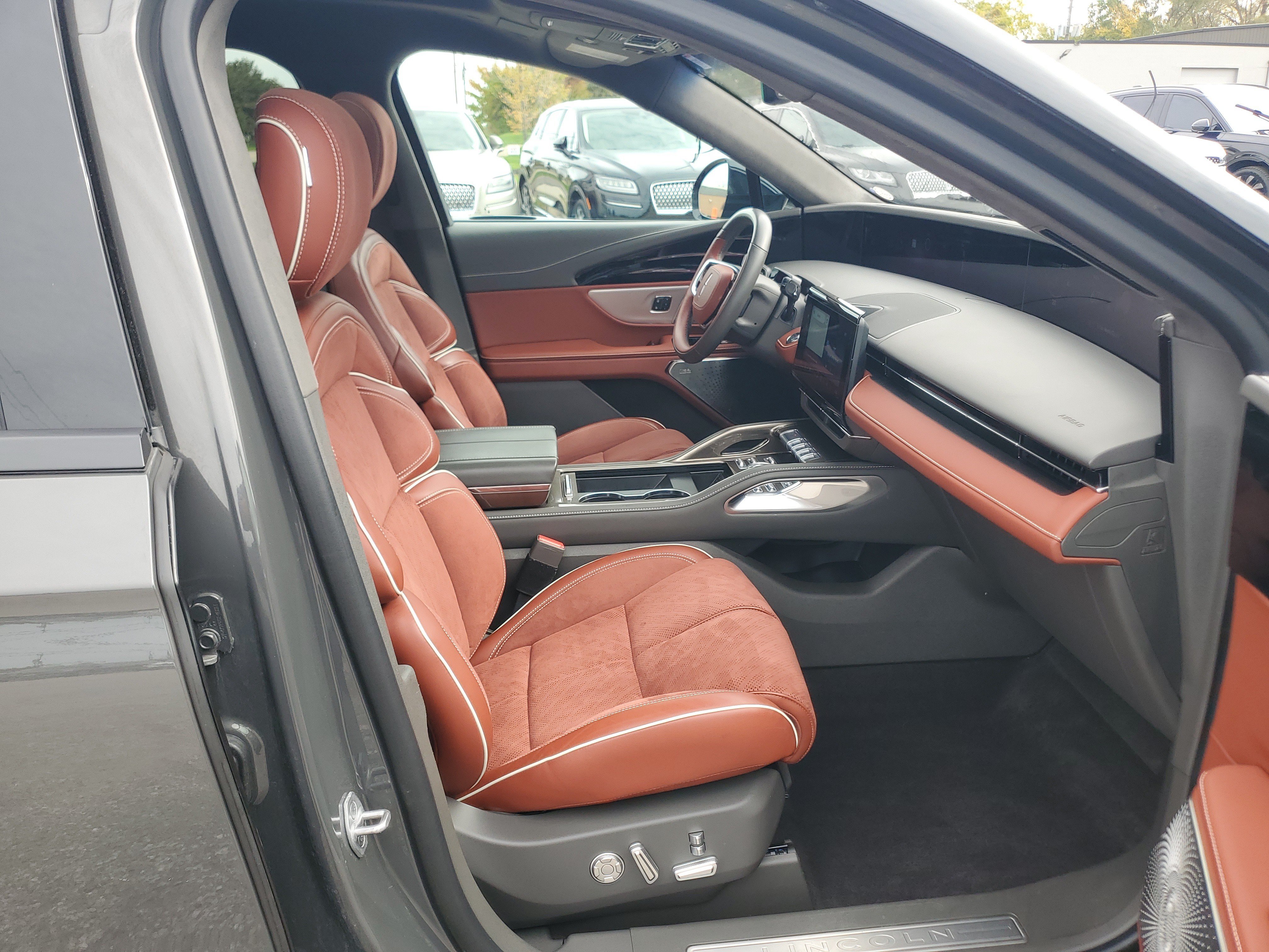 Used 2024 Lincoln Nautilus Black Label w/ Jet Appearance Package (87T) AWD/4WD image 9