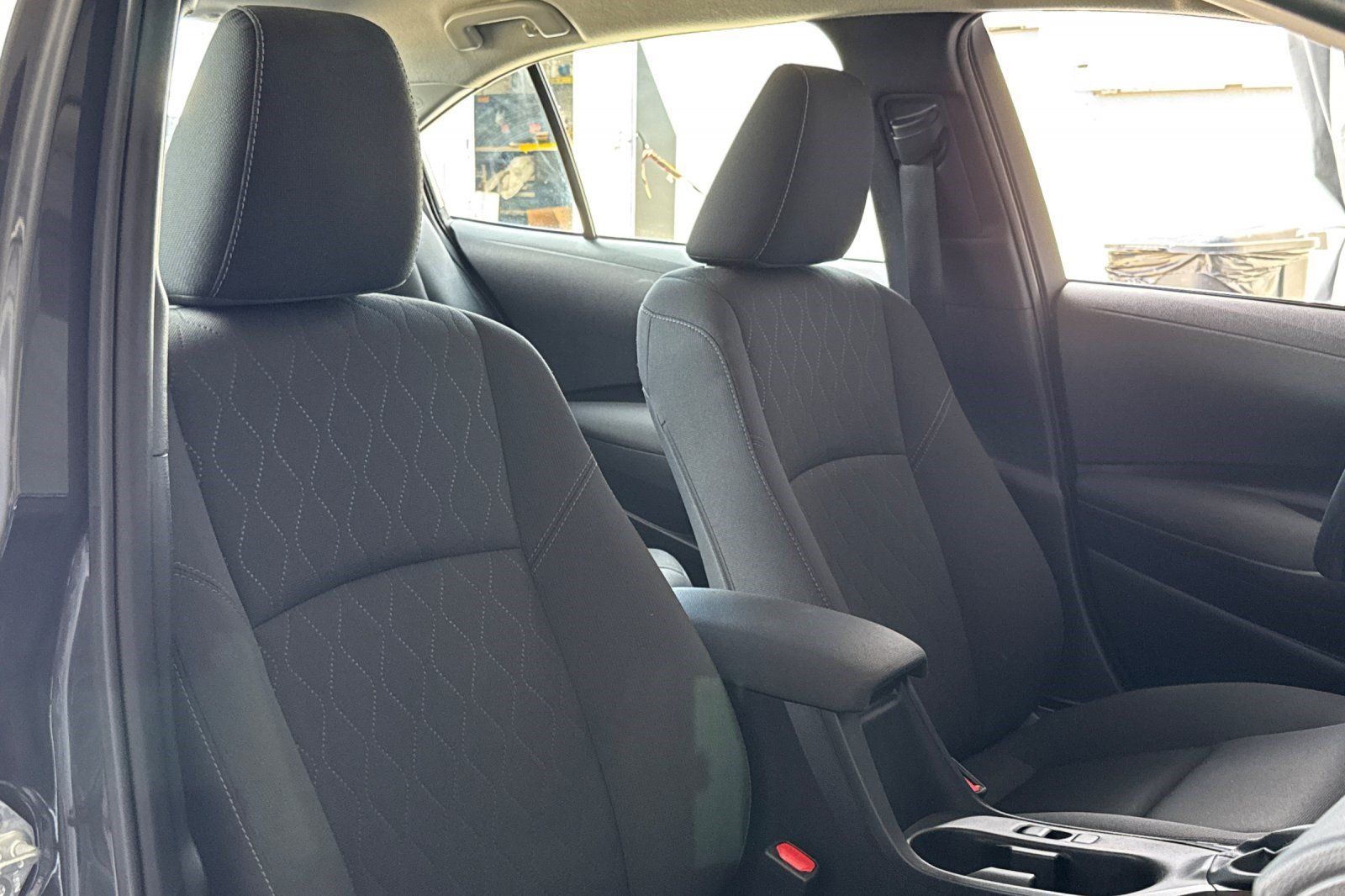 Used 2025 Toyota Corolla LE FWD image 31