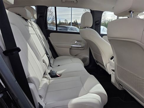 Certified 2022 Mercedes-Benz GLB 250 4MATIC image 33