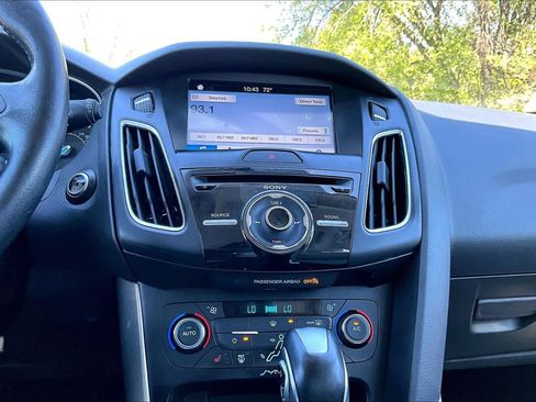 Used 2017 Ford Focus Titanium FWD image 36