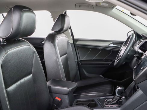 Used 2023 Volkswagen Tiguan SE image 27