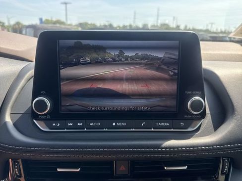 Used 2023 Nissan Rogue SV FWD image 19