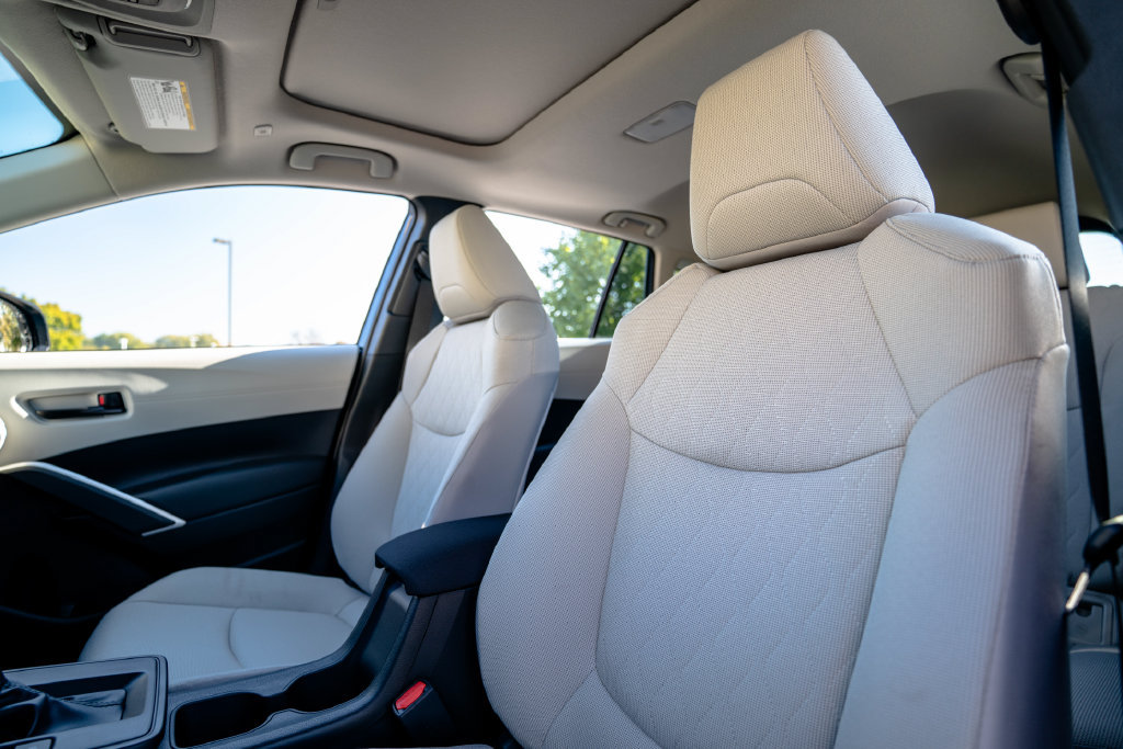 New 2026 Toyota Corolla Cross LE w/ Moonroof Package AWD/4WD image 6