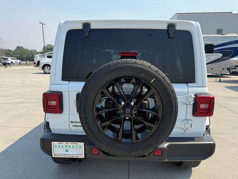 Used 2025 Jeep Wrangler Unlimited Sahara AWD/4WD image 4