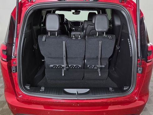 New 2026 Chrysler Pacifica Select image 9