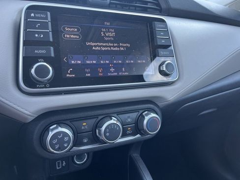 Used 2022 Nissan Versa SV image 15