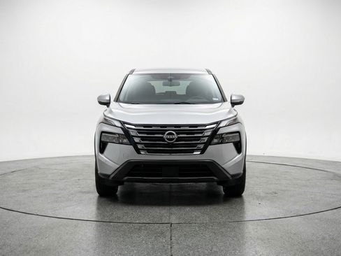 Used 2025 Nissan Rogue SV FWD image 2