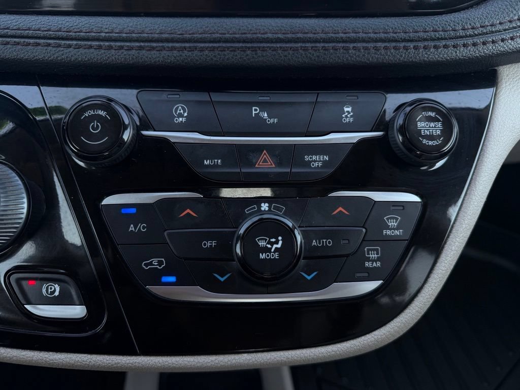 Used 2020 Chrysler Pacifica Limited FWD image 20