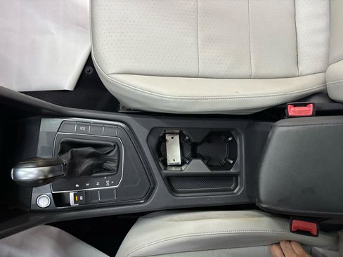 Used 2018 Volkswagen Tiguan SEL FWD image 31