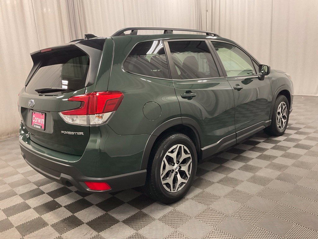 Used 2024 Subaru Forester Premium AWD/4WD image 2