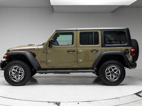 Used 2025 Jeep Wrangler Unlimited Rubicon w/ Convenience Group AWD/4WD image 2
