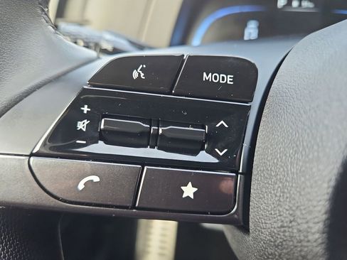 Certified 2025 Hyundai Elantra Sport image 11