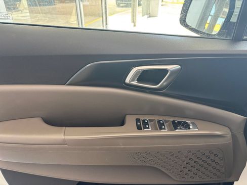 Used 2026 Kia Carnival FWD image 18