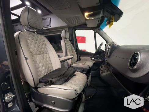 Used 2022 Mercedes-Benz Sprinter 2500 image 39