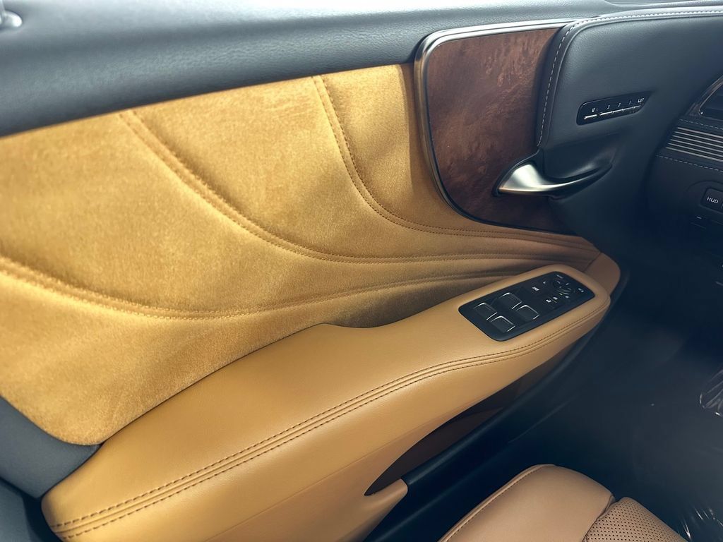 Used 2022 Lexus LS 500 AWD image 34