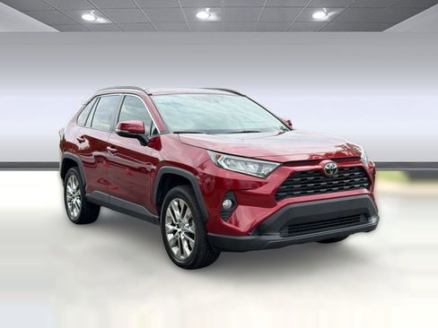 Used 2021 Toyota RAV4 XLE Premium FWD image 7
