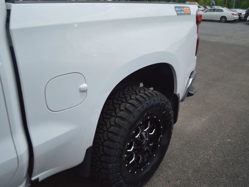 Used 2022 Chevrolet Silverado 1500 Custom Trail Boss AWD/4WD image 4