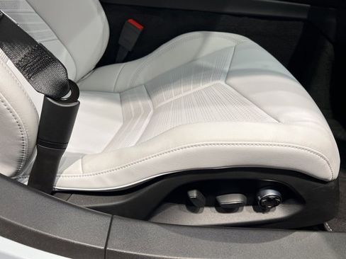 Used 2024 Chevrolet Corvette Stingray Premium Cpe w/ Battery Protection Package image 64