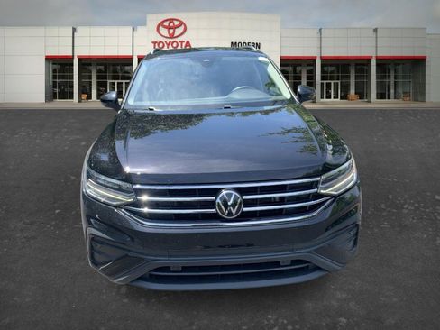 Used 2023 Volkswagen Tiguan SE FWD image 2