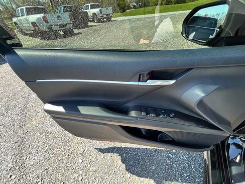 Used 2021 Toyota Camry SE image 9