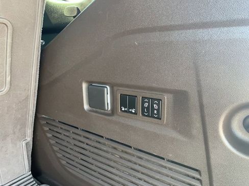 Used 2023 GMC Yukon Denali AWD/4WD image 10