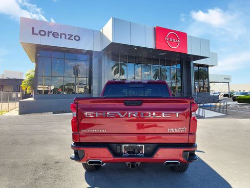 Used 2024 Chevrolet Silverado 1500 High Country w/ Z71 Off-Road Package AWD/4WD image 6