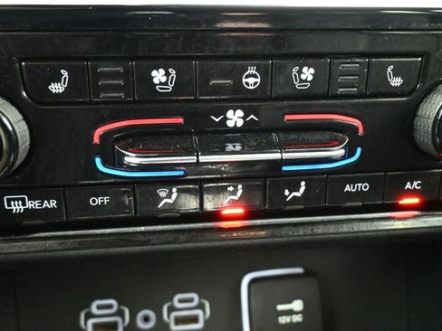 Used 2024 Jeep Grand Cherokee L Limited w/ Luxury Tech Group II image 16