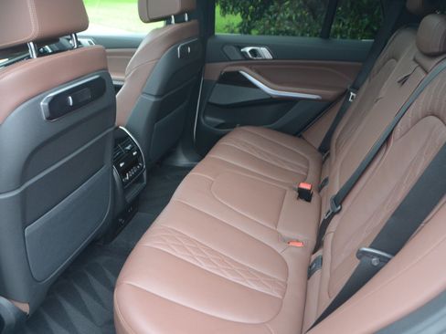 Used 2025 BMW X5 xDrive50e AWD/4WD image 15