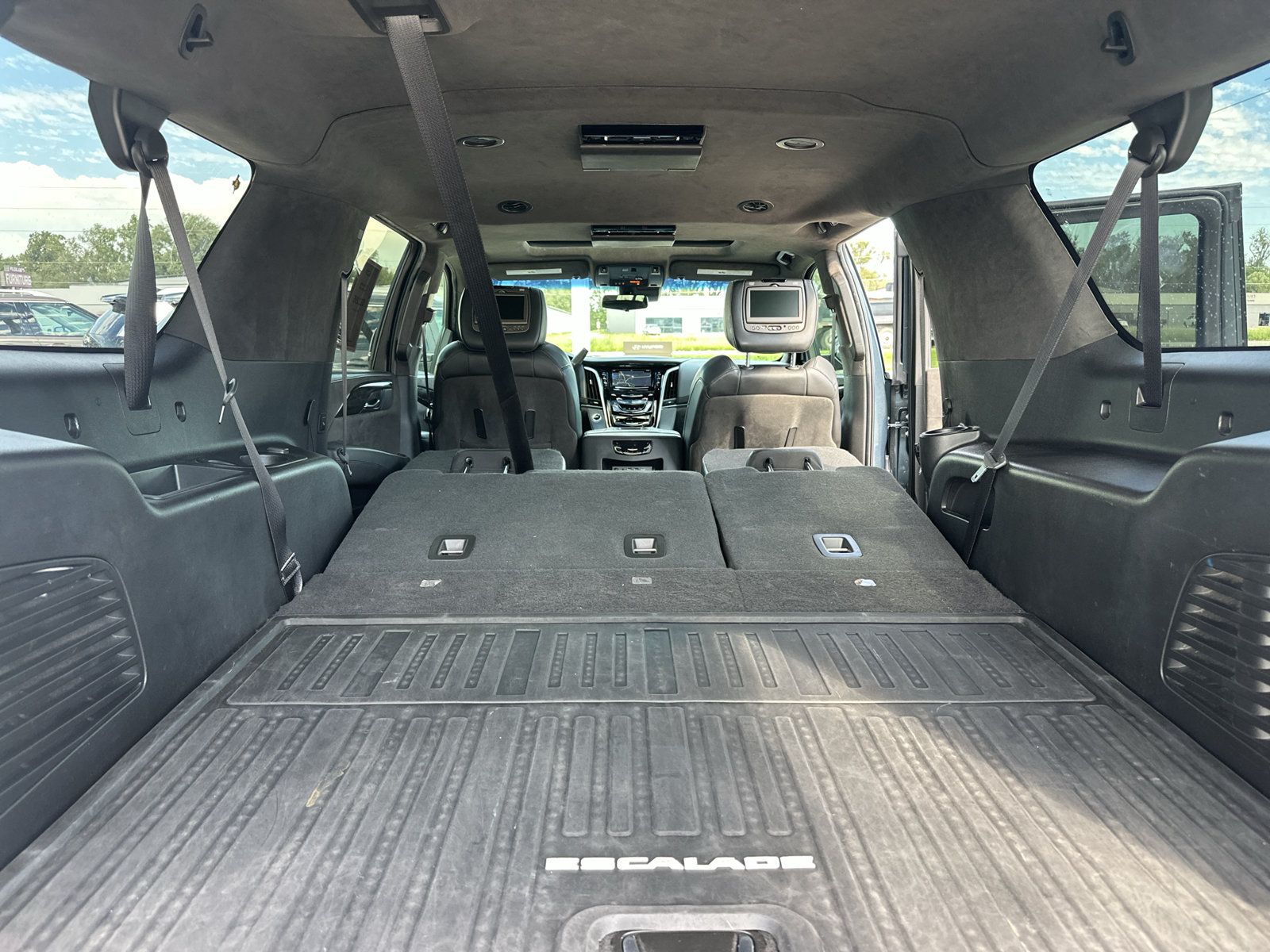 Used 2019 Cadillac Escalade ESV Platinum AWD/4WD image 36