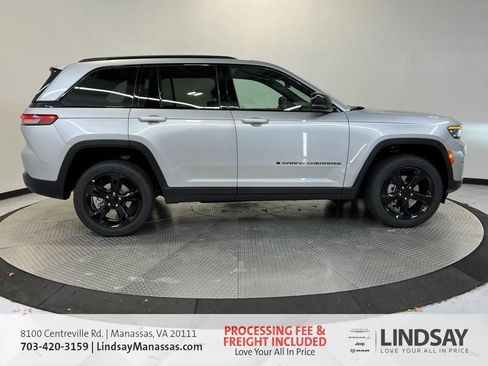 New 2025 Jeep Grand Cherokee Altitude image 3