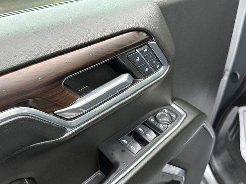 Used 2024 GMC Sierra 1500 SLT image 15