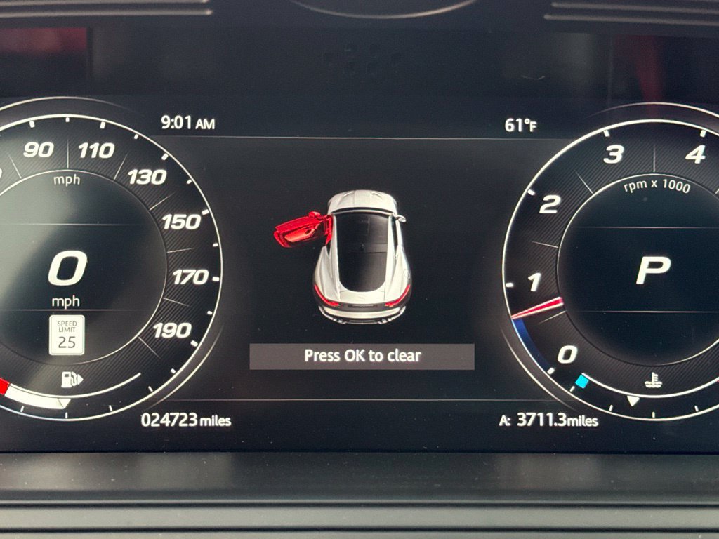 Used 2023 Jaguar F-TYPE Coupe RWD image 28