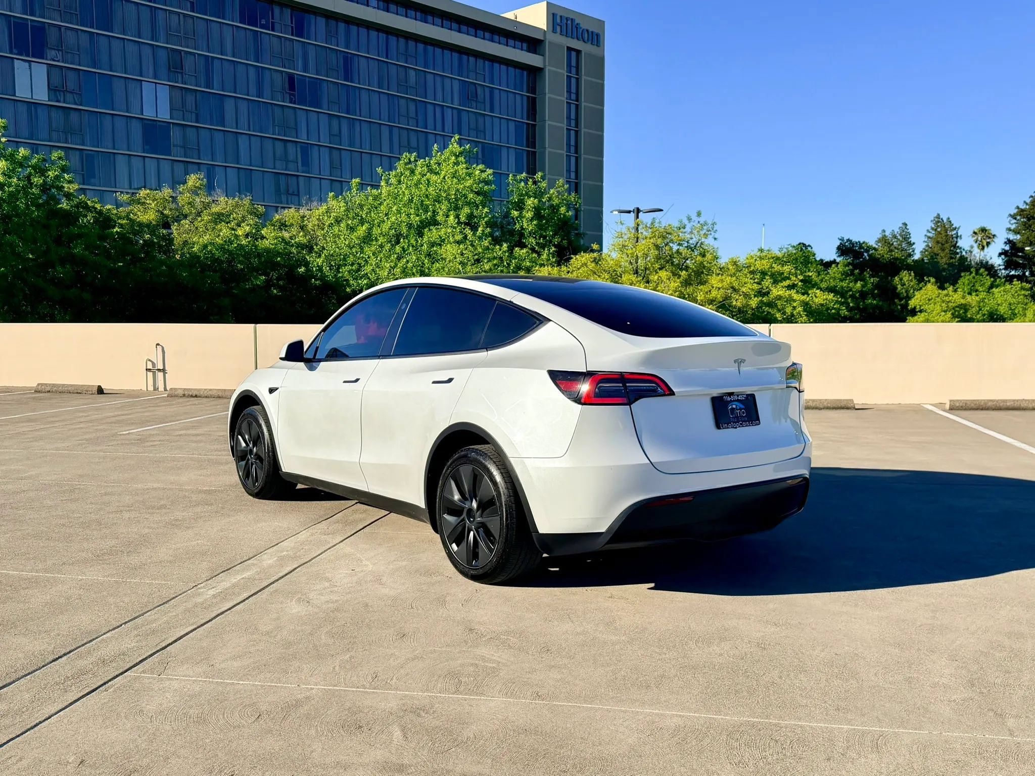 Used 2024 Tesla Model Y Long Range RWD image 6