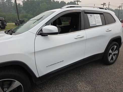 Used 2019 Jeep Cherokee Limited AWD/4WD image 31